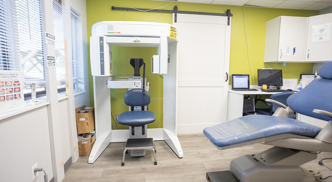 Cone beam scanner in the corner of the treatment area