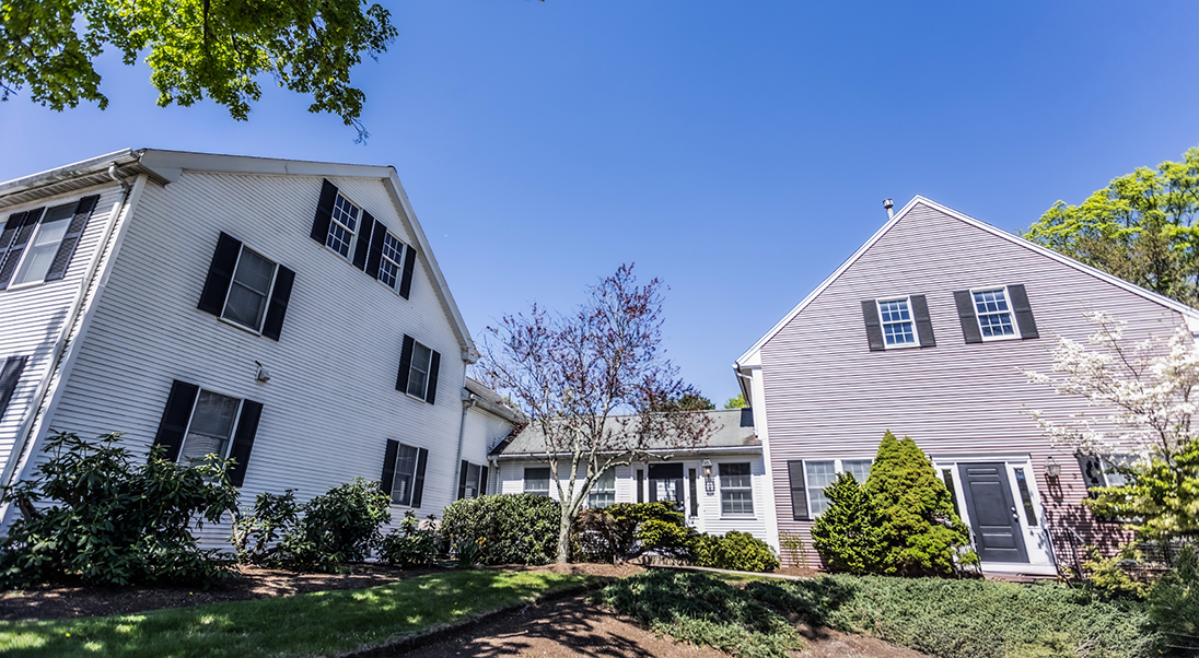 Ouside view of the house-like Simply Orthodontics Holliston