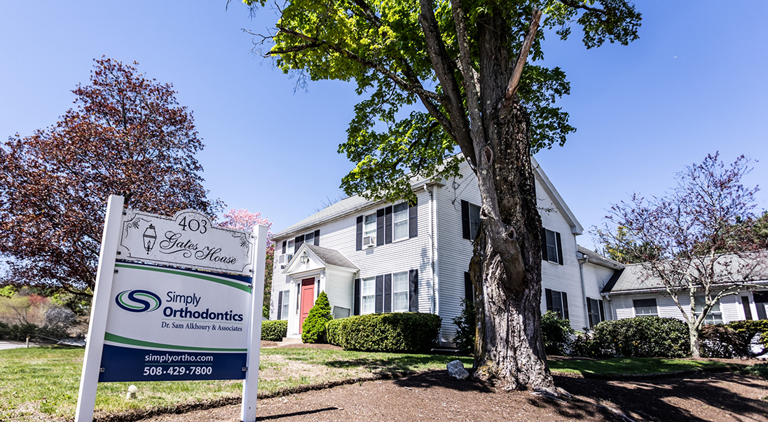 Sign outside of Simply Orthodontics Holliston