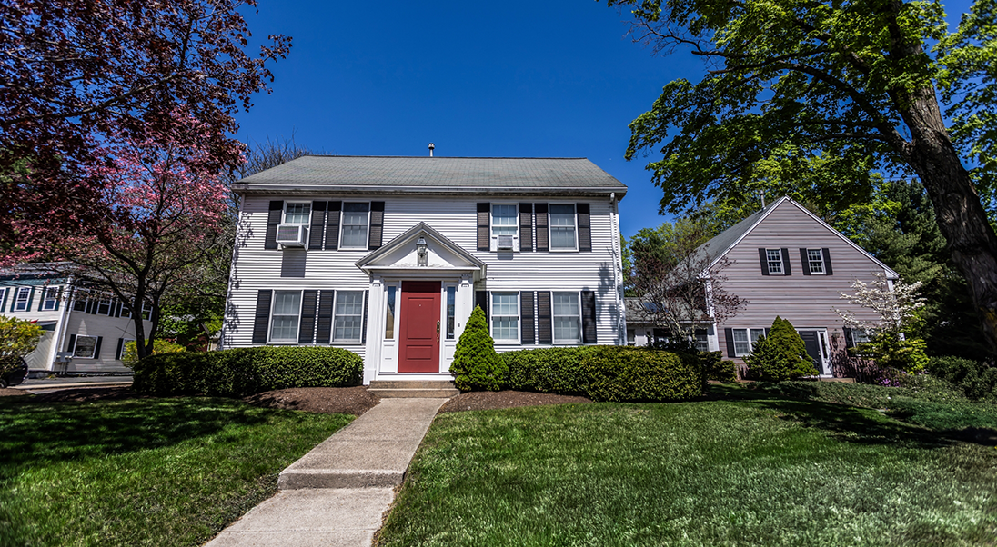 Front exterior of Simply Orthodontics Holliston