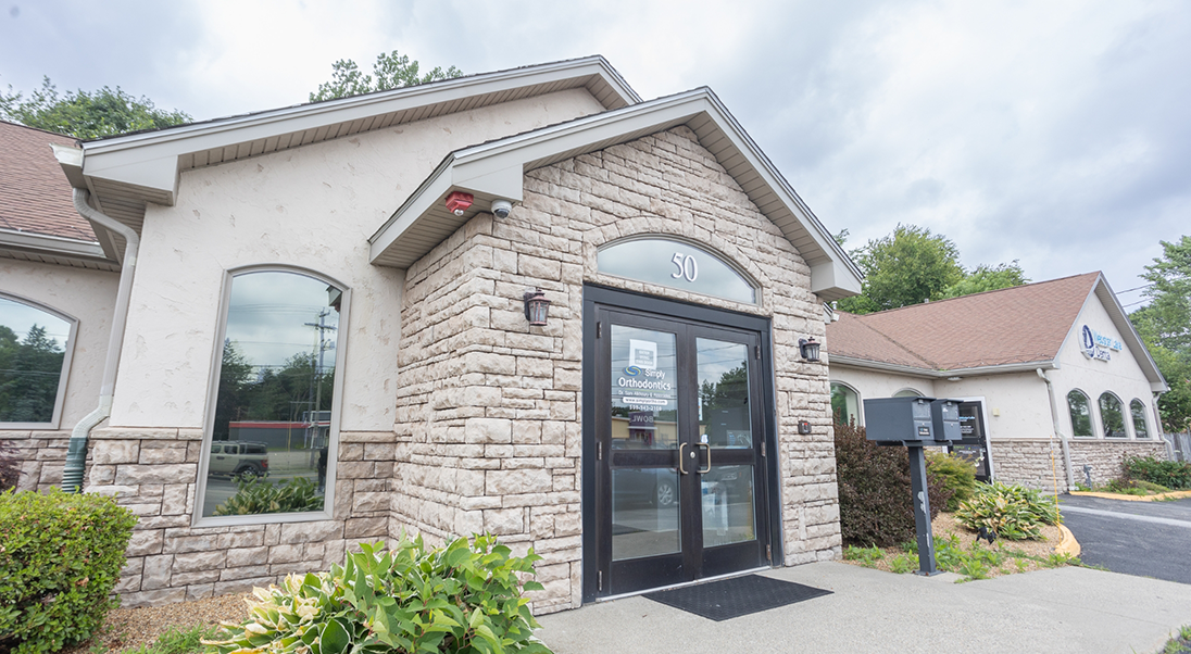 White brick front exterior of Simply Orthodontics Webster